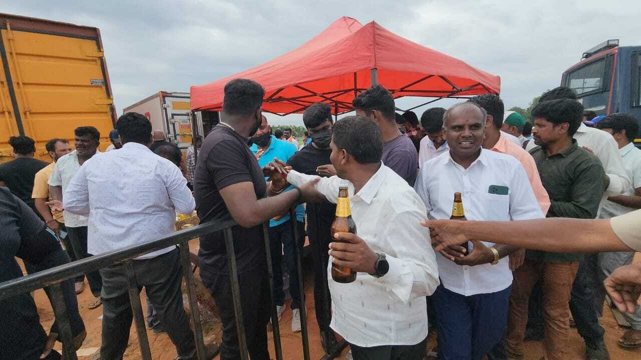 <div class="paragraphs"><p>Liquor being distributed to people at public meeting organised by the BJP to celebrate the victory of former minister K Sudhakar as Chikballapur MP in&nbsp;Nelamangala on Sunday</p></div>